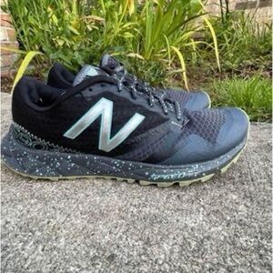 Womens New Balance Trail Shoes Size 6